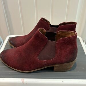 Red wine booties